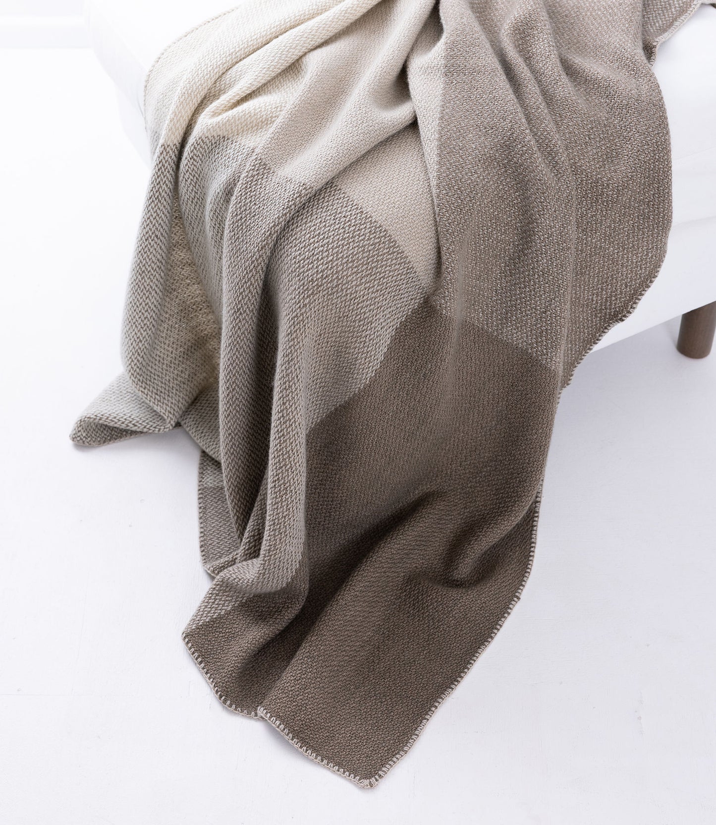 THROW JULIA BROWN BEIGE AND OFF WHITE